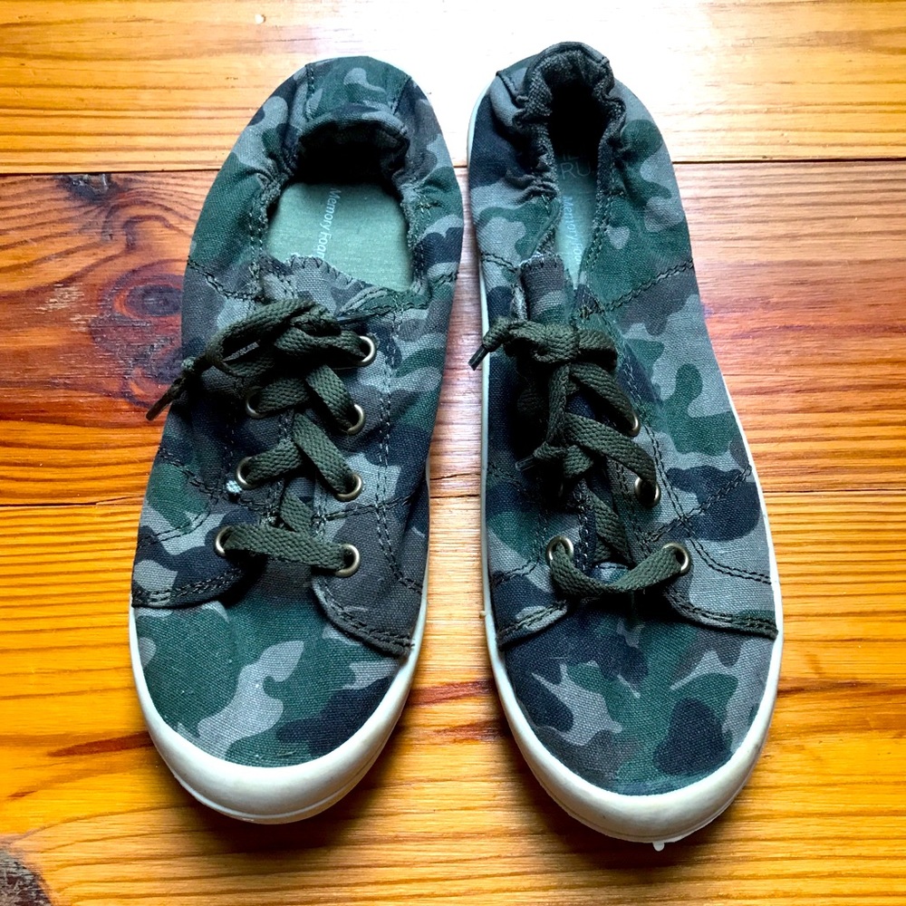 Time and Tru Camo Green Cotton Sneakers, EUC, 7.5/8